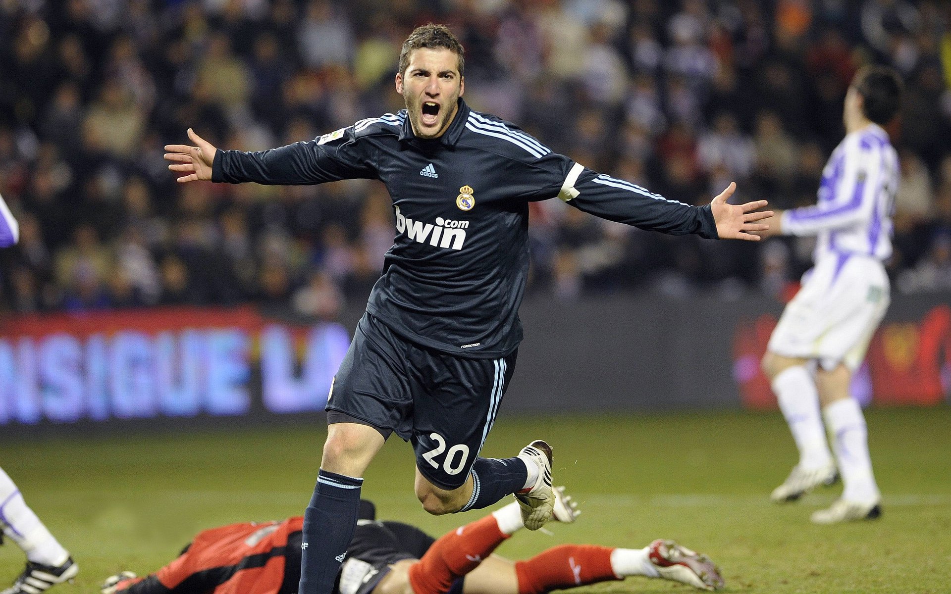 国王新赛季更衣室主题为忠诚与拼搏，国王新衣的后续